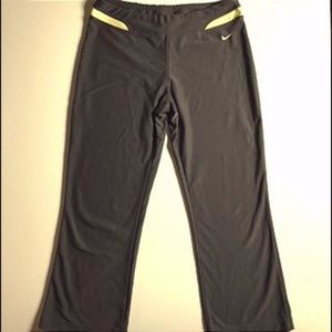Nike Women's Workout Pants Capri Gray Small
